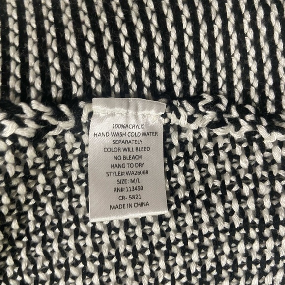 Lulumari women's M/L asymmetrical side zip open knit moto style sweater NWT - Picture 2 of 8